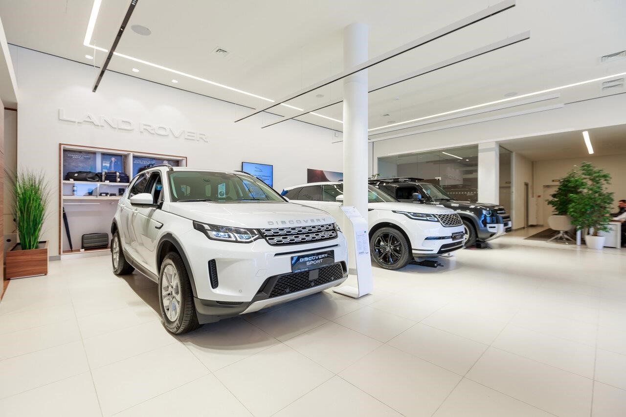 Land Rover РОЛЬФ Октябрьская в Санкт-Петербурге Октябрьская набережная, 8, корп. 3