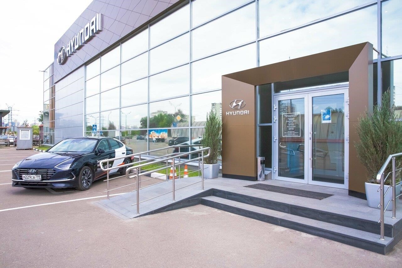 Автосалон FAVORIT MOTORS Hyundai МКАД в Реутове МКАД, 3-й километр, 11