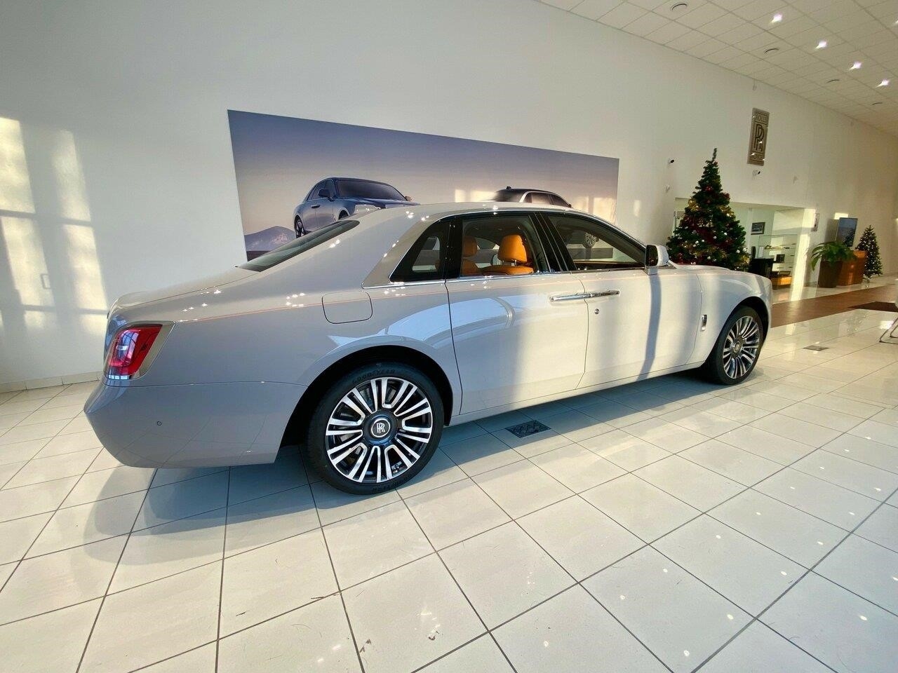 Rolls-Royce Motor Cars в Санкт-Петербурге Ленинский проспект, 146, корп. 1