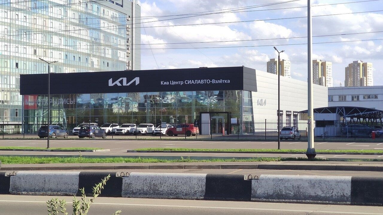 KIA-центр Взлётка в Красноярске Караульная улица, 86